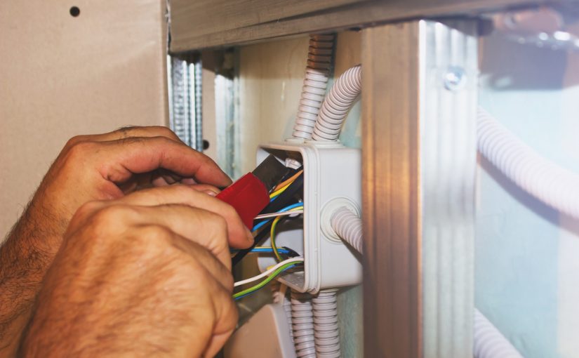 Elektryka w Domu: Innowacyjne Rozwiązania Zapewniające Bezpieczeństwo, Efektywność Energetyczną i Komfort w Codziennym Życiu Domowników Współczesnych Domów.